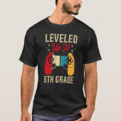 Leveled Up To 5th Grade Gamer Back To School First T-Shirt (Vorderseite)