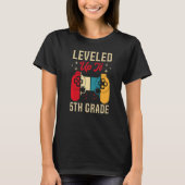 Leveled Up To 5th Grade Gamer Back To School First T-Shirt (Vorderseite)
