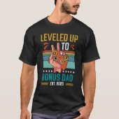 Leveled Up to Bonus Dad 2023 New Stepdad Gamer T-Shirt (Vorderseite)
