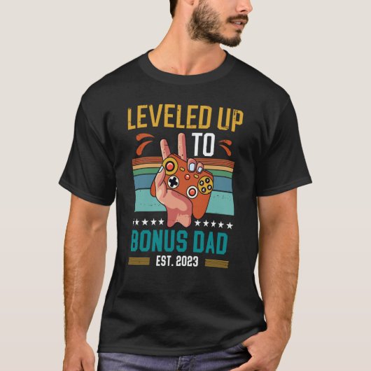 Leveled Up to Bonus Dad 2023 New Stepdad Gamer T-Shirt (Vorderseite)