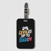 Leveled up to Daddy Gepäckanhänger (Vorderseite Vertikal)