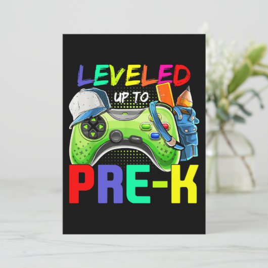 Leveled Up To PreK Gamer Back To School First Day Einladung (Stehend Vorderseite)
