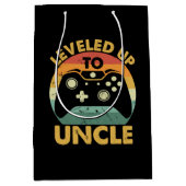 Leveled Up to Uncle Mittlere Geschenktüte (Vorderseite)