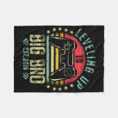 Leveling Up To Big Brother 2026 Funny New Gamer Bo Fleecedecke (Vorderseite (Horizontal))