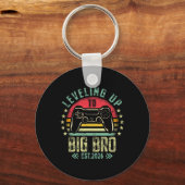 Leveling Up To Big Brother 2026 Funny New Gamer Bo Schlüsselanhänger (Vorderseite)