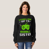 Leveling Up to Middle Sister Gaming Gamer Older Si Sweatshirt (Vorne ganz)