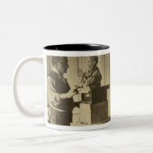 Lew Tolstoi und der Bildhauer Prinz Paolo Zweifarbige Tasse (Links)