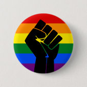LGBT-Fahne (Regenbogen) mit erhöhter Faust Button (Vorderseite)