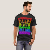 LGBT-Flagge lebendig Sparkle jeden schwulen Text a T-Shirt (Vorne ganz)