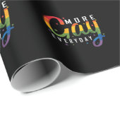 LGBT "More Gay Everyday" Geschenkpapier (Rolleneckpunkt)