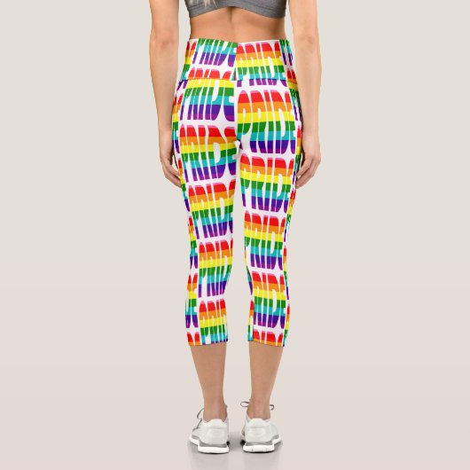LGBT Rainbow Flag Textmuster Gay Pride LGBTQ Capri Leggings (Rückseite)
