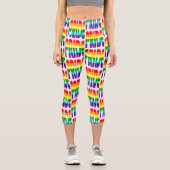 LGBT Rainbow Flag Textmuster Gay Pride LGBTQ Capri Leggings (Vorderseite)