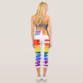 LGBT-Regenbogenflagge Text Gay Pride 2021 LGBTQ Capri Leggings (Rückseite)