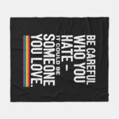 LGBT Stolz seien Sie vorsichtig, wen Sie lustige Z Fleecedecke (Vorderseite (Horizontal))