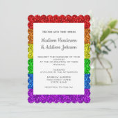 LGBT Wedding Flag lebhaftes Regenbogenfunkel Monog Einladung (Stehend Vorderseite)