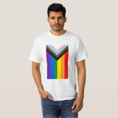 LGBTQ+-Flag für den Fortschritt T-Shirt (Vorne ganz)