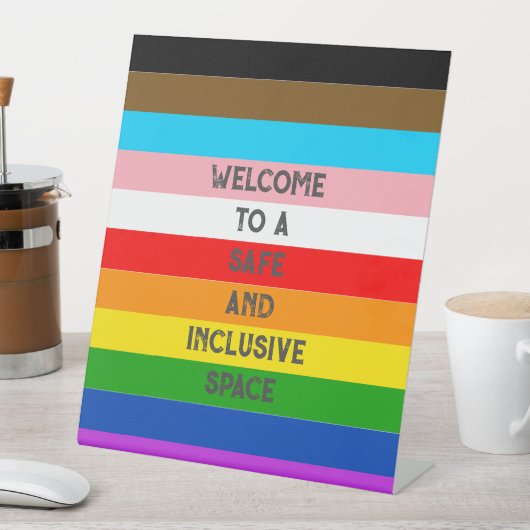 LGBTQ-Flag-Regenbogen mit benutzerdefinierbarer St Sockelschild (In Situ)