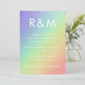 LGBTQ Gradient Rainbow Minimalistischer Monogramm- Einladung (Stehend Vorderseite)