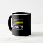 LGBTQ Harris Walz American Flag Election 2024 Tasse (Vorderseite Links)