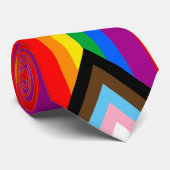 LGBTQ+ INKLUSIVE FLAGFLAGFLOECKE KRAWATTE (Gerollt)