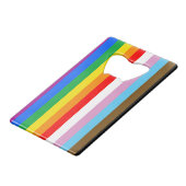 LGBTQ+ INKLUSIVE PRIDE FLAG GELDBEUTEL FLASCHENÖFFNER (Vorderseite Schrägansicht)