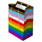 LGBTQ+ INKLUSIVE PRIDE FLAG MITTLERE GESCHENKTÜTE (Rückseite Schrägansicht)