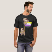 LGBTQ Nonbinary Pride Sloth Rope Playing Nonbinary T-Shirt (Vorne ganz)