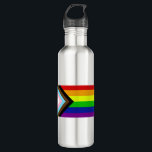 LGBTQ -Preis Edelstahlflasche<br><div class="desc">Die "Progress"-Variante der Regenbogenflagge fügt ein Zickzack entlang der Weste hinzu, das schwarze, braune, hellblaue, rosa und weiße Streifen aufweist, um diese Gemeinschaften (farbige Randgruppen, TransIndividuen, HIV/AIDS-Bewohner und verloren gegangene Menschen) in den Vordergrund zu rücken; "der Pfeil zeigt auf, dass die Vorwärtsbewegung sichtbar ist, während er am links Rand liegt,...</div>