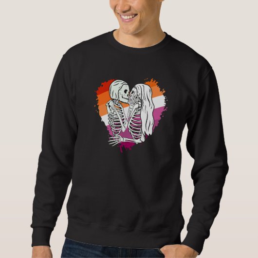 LGBTQ Pride flag skeletons kissing a Lesbian skele Sweatshirt (Vorderseite)