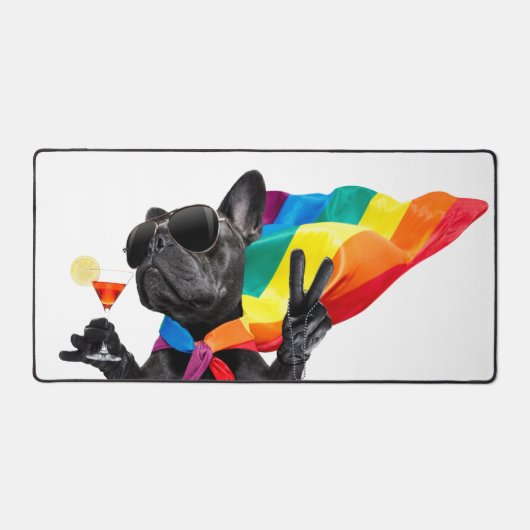LGBTQ Pride Party Hund in Regenbogenkap Schreibtischunterlage (Vorderseite)