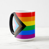 LGBTQ+ Progress-Flag-Tasse für Kaffee Verwandlungstasse (Vorderseite Links)