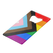 LGBTQ+ Progress Pride Geldbeutel Flaschenöffner (Rückseite Schrägansicht)