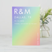 LGBTQ Rainbow-Gradient-Minimalistischer Monogramm- Einladung (Stehend Vorderseite)