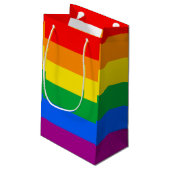 LGBTQ+-Regenbogenfarben Kleine Geschenktüte (Rückseite Schrägansicht)
