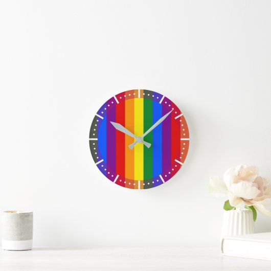 LGBTQ+-Regenbogenfarbenstreifen für den Monat der Runde Wanduhr (Zuhause)