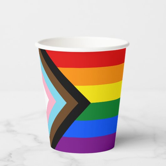 LGBTQ & Stolz - Regenbogen-Fortschrittsflagge Pappbecher (Vorderseite)