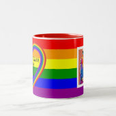 LGBTQAI-Gay Pride-Flag mit Text und Foto Zweifarbige Tasse (Mittel)