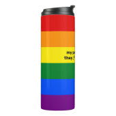 LGBTQI+ Pride Raibow Flag mit Pronomen Thermosbecher (Nach links gedreht)