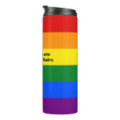 LGBTQI+ Pride Raibow Flag mit Pronomen Thermosbecher (Nach rechts gedreht)