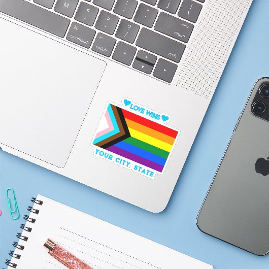 LGBTQIA Pride Flag Aufkleber (Laptop mit iPhone)