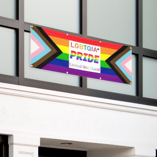 LGBTQIA+ "United We Stand" PRIDE Parade Banner (Äußeres Gebäude)