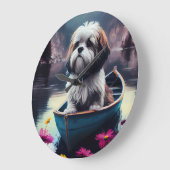 Lhasa Apso auf einem Paddle: Ein Landschaftliches  Große Wanduhr (Winkel)