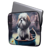 Lhasa Apso auf einem Paddle: Ein Landschaftliches Laptopschutzhülle (Vorderseite Links)