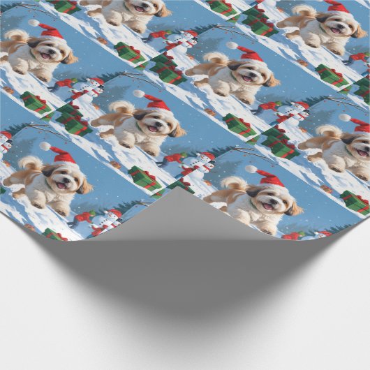 Lhasa Apso läuft in Snow mit Weihnachtshut Geschenkpapier (Ecke)