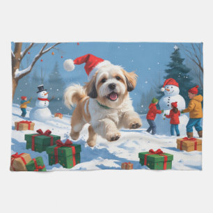 Lhasa Apso läuft in Snow mit Weihnachtshut Geschirrtuch