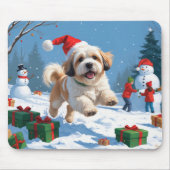 Lhasa Apso läuft in Snow mit Weihnachtshut Mousepad (Vorne)
