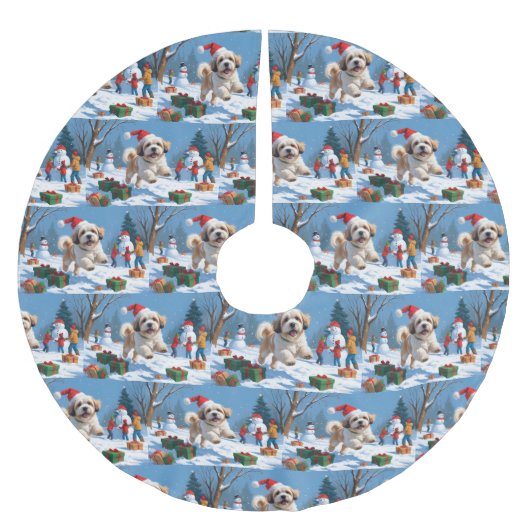 Lhasa Apso läuft in Snow mit Weihnachtshut Polyester Weihnachtsbaumdecke (Vorderseite)