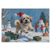 Lhasa Apso läuft in Snow mit Weihnachtshut Schneidebrett (Vorderseite)