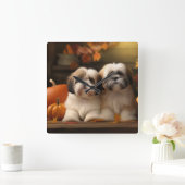 Lhasa Apso Puppy Autumn Delight Pumpkin Quadratische Wanduhr (Zuhause)