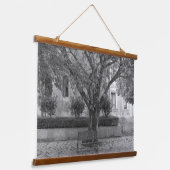 Li Garden Series: Echoes Beneath the Tree Wandteppich Mit Holzrahmen (Gewinkelt)